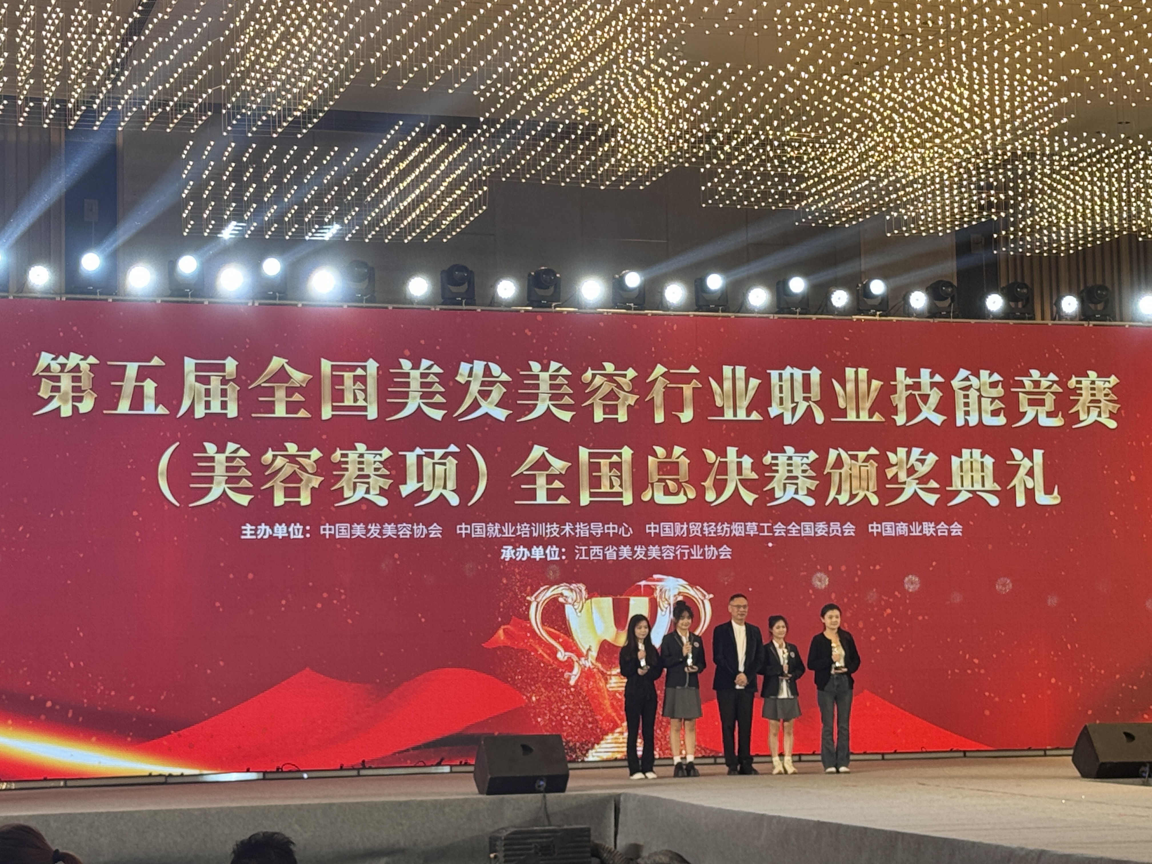 全国美容美发行业比赛05.jpg