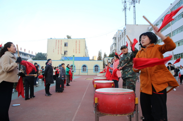 锣鼓队打起来2.jpg