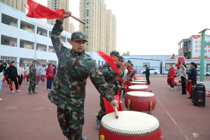 锣鼓队打起来.jpg
