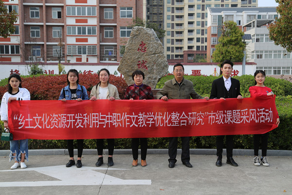 课题组深入军营接受革命传统教育.jpg