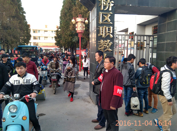 护送学生_副本.jpg