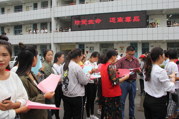 社区学校联合作战  共同开展禁毒宣传（双网）.JPG