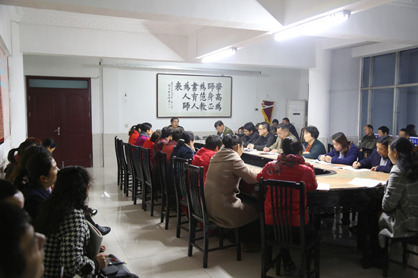 赵校长出席班主任会(1)_副本.jpg