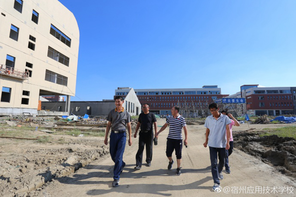 考察新校区.jpg