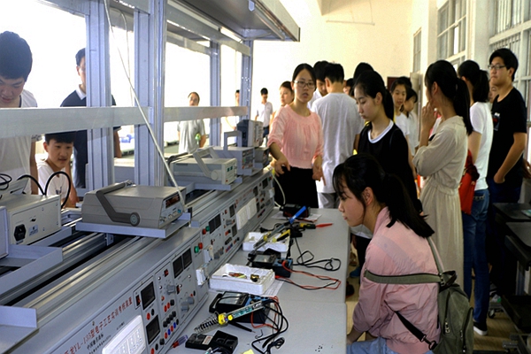 体验职业教育  感受职教魅力.jpg