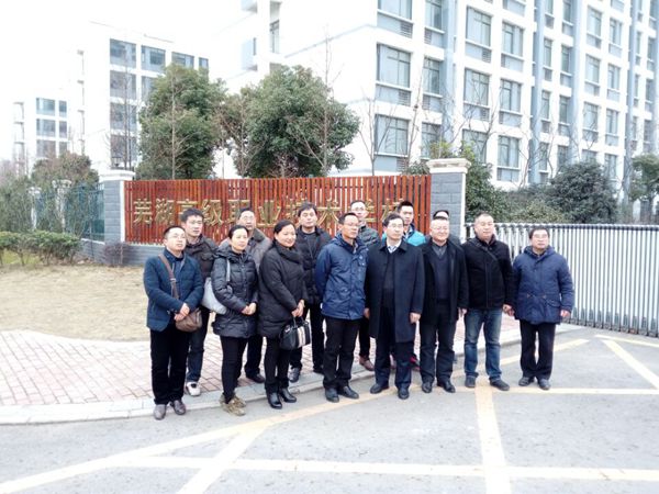 参观芜湖高级技工学校.jpg