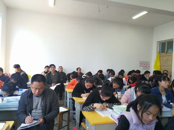 听、评、议一体 四月教改忙.jpg