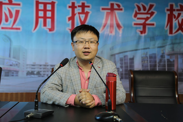 劳模进校园活动二_副本.jpg