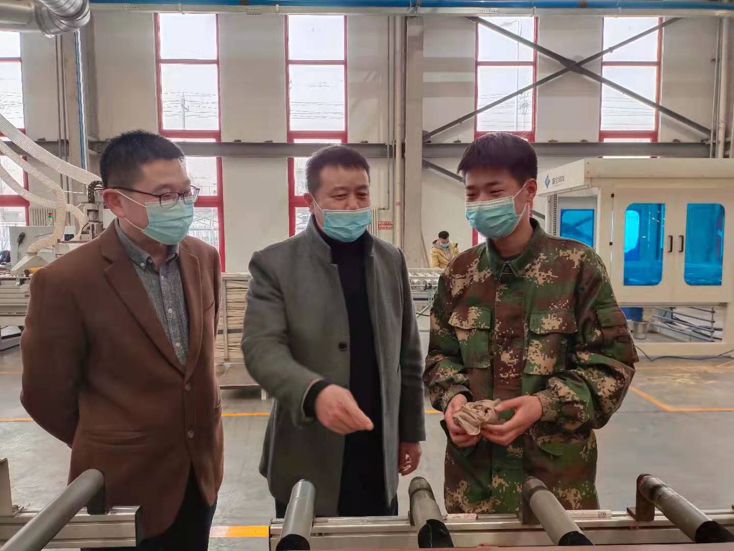 陈计葱看望实习学生01.jpg