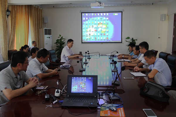 党员座谈会.JPG