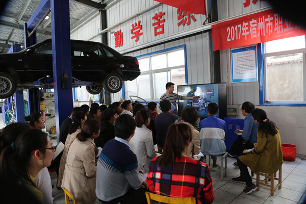 汽修专业成功举办青年教师汇报课.jpg