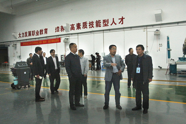 赴淮北工业学校考察_副本.jpg