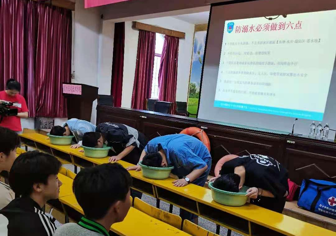 防溺水讲座02.jpg