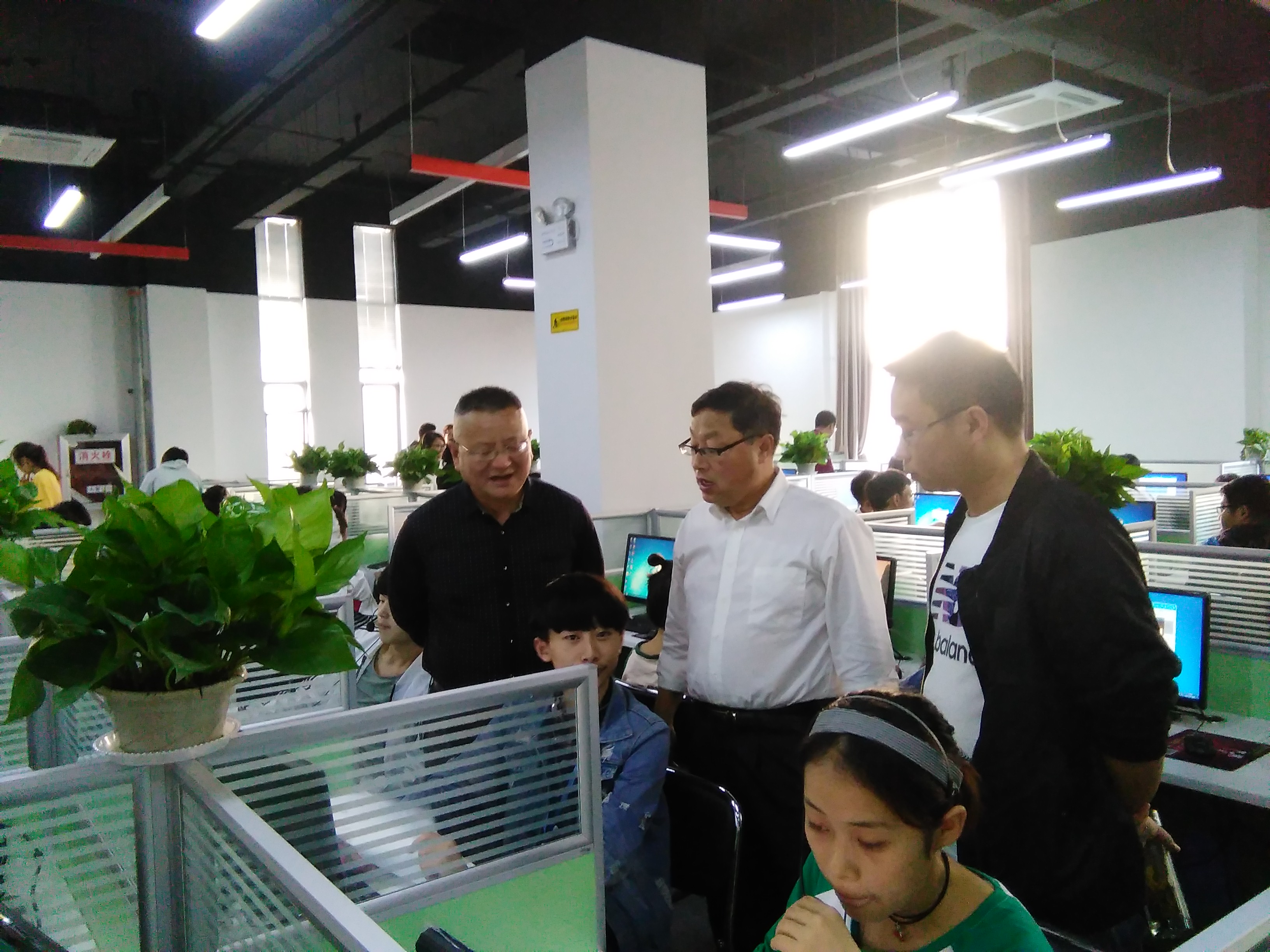 加强工学结合 推进社会实践.jpg