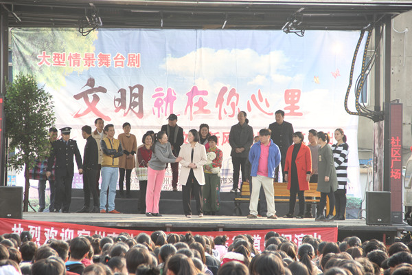 《文明就在你心里》进二职高校园_副本.jpg