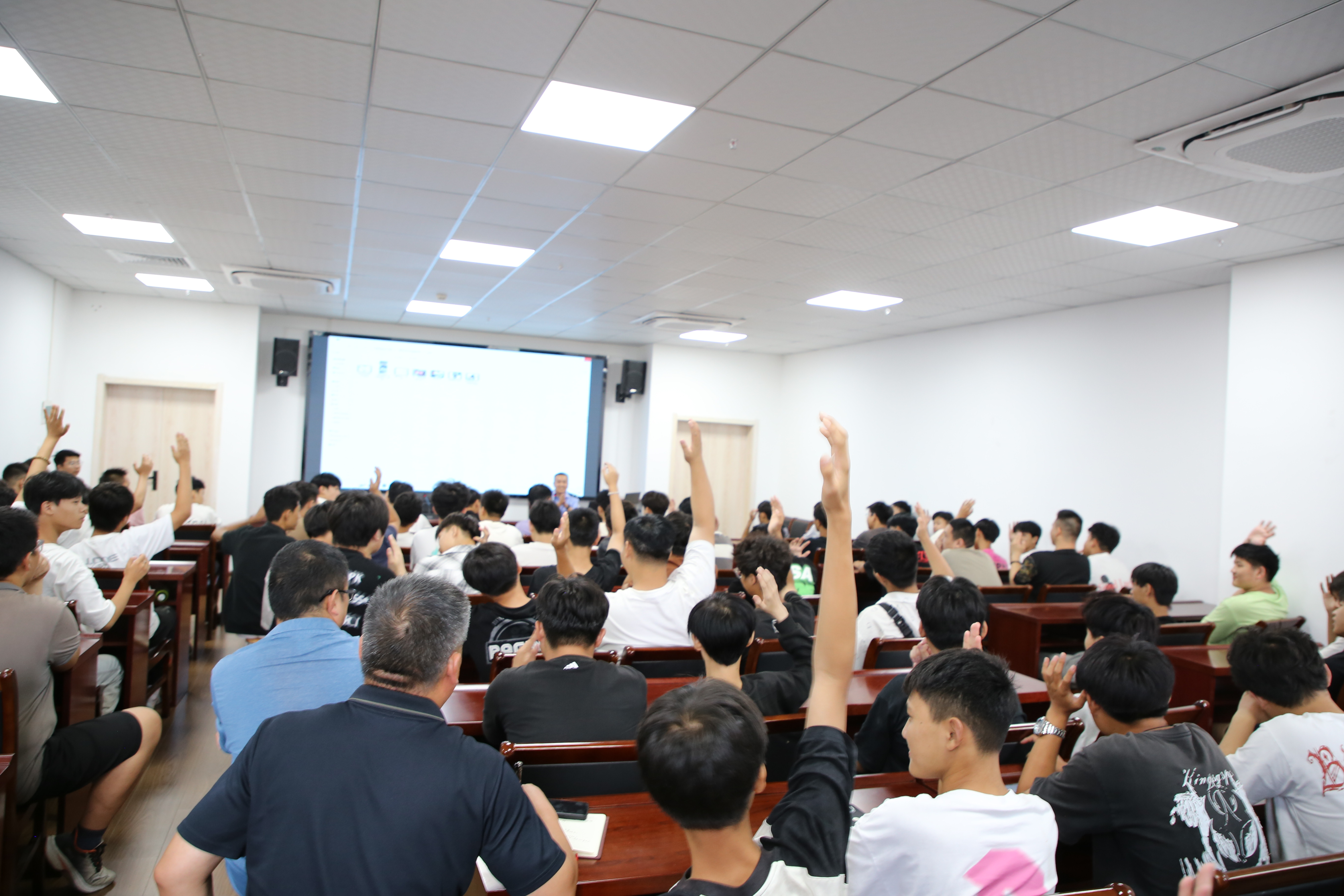 宿州应用技术学校举行网络安全知识专题讲座06.JPG