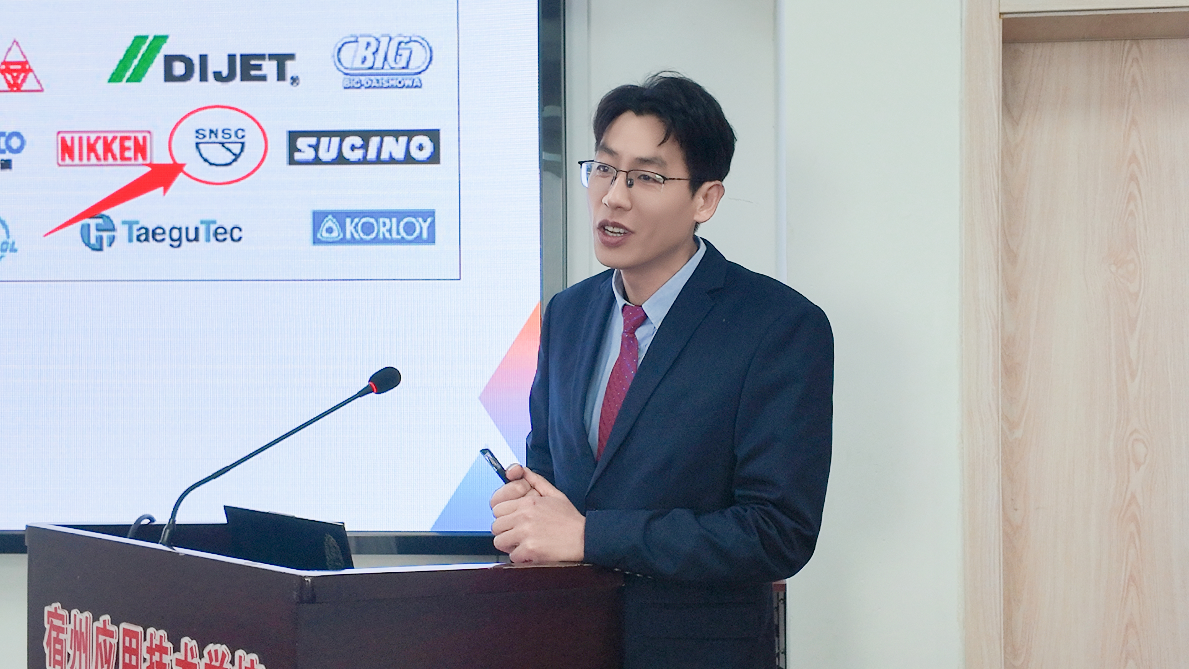 王文静.jpg 王文静.jpg